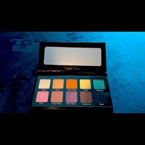 Violet Voss Essentials eyes how palette